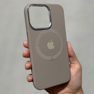 Чехол для iPhone 13 Pro Silicone Case Full (Metal Frame and Buttons) with Magsafe с металлическими кнопками и рамкой Pebble